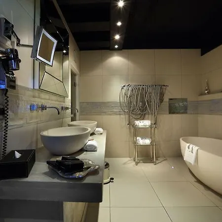 Le Saint Roch Отель 5*